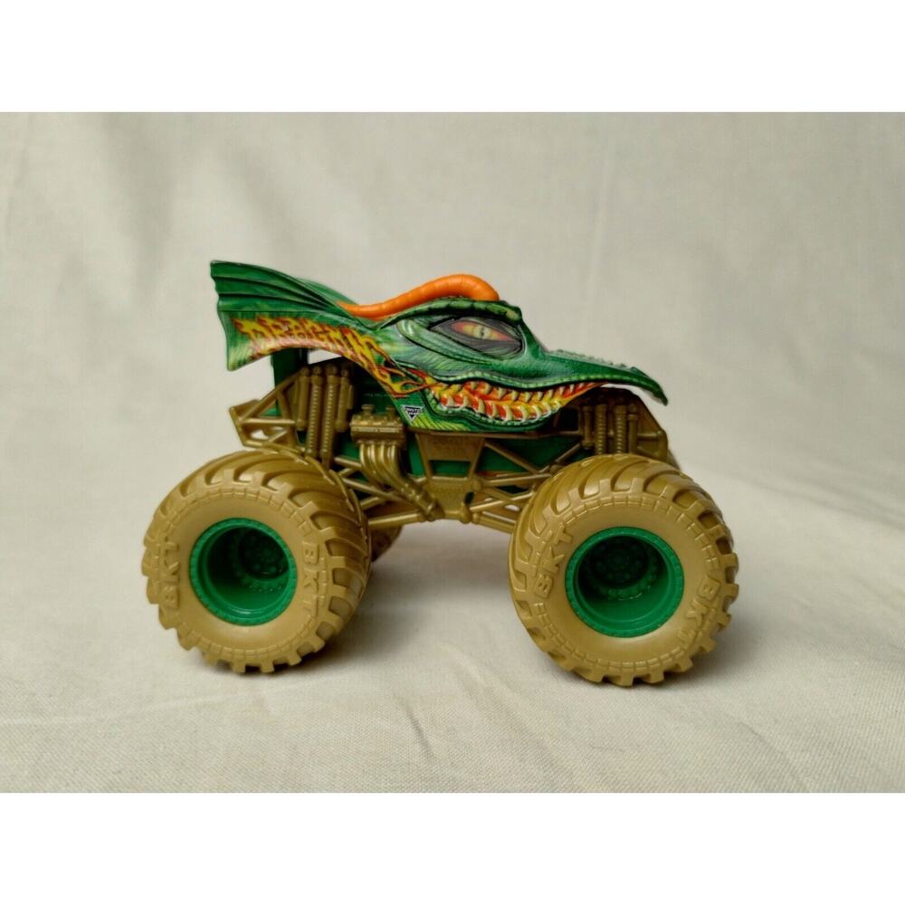 DRAGON MONSTER JAM POWER BEASTS TRUCK TARGET EXCLUSIVE GOLD TIRES 1:64 2020